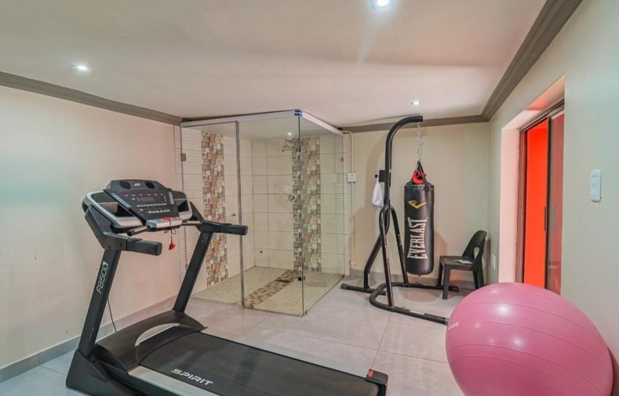 6 Bedroom Property for Sale in Kosmos Ridge North West